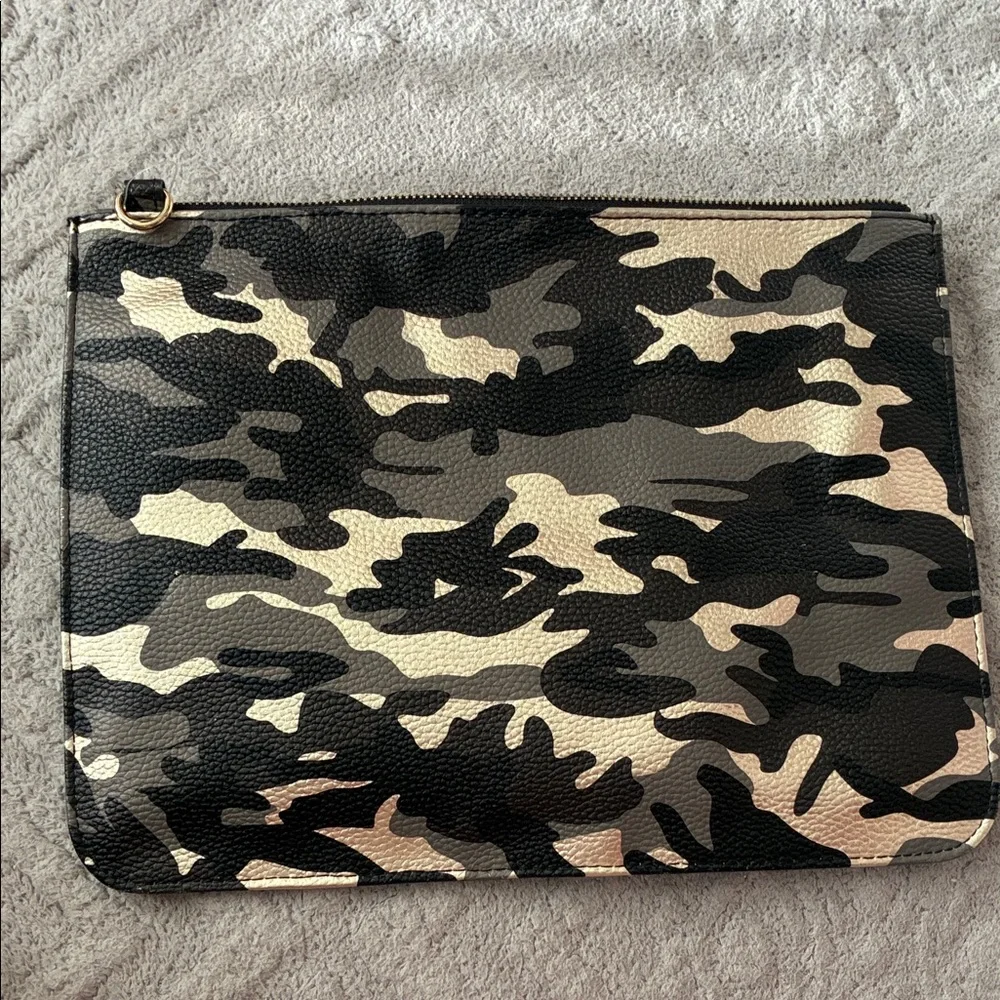 NWOT Torrid Black Grey Brown Camo Clutch Handbag